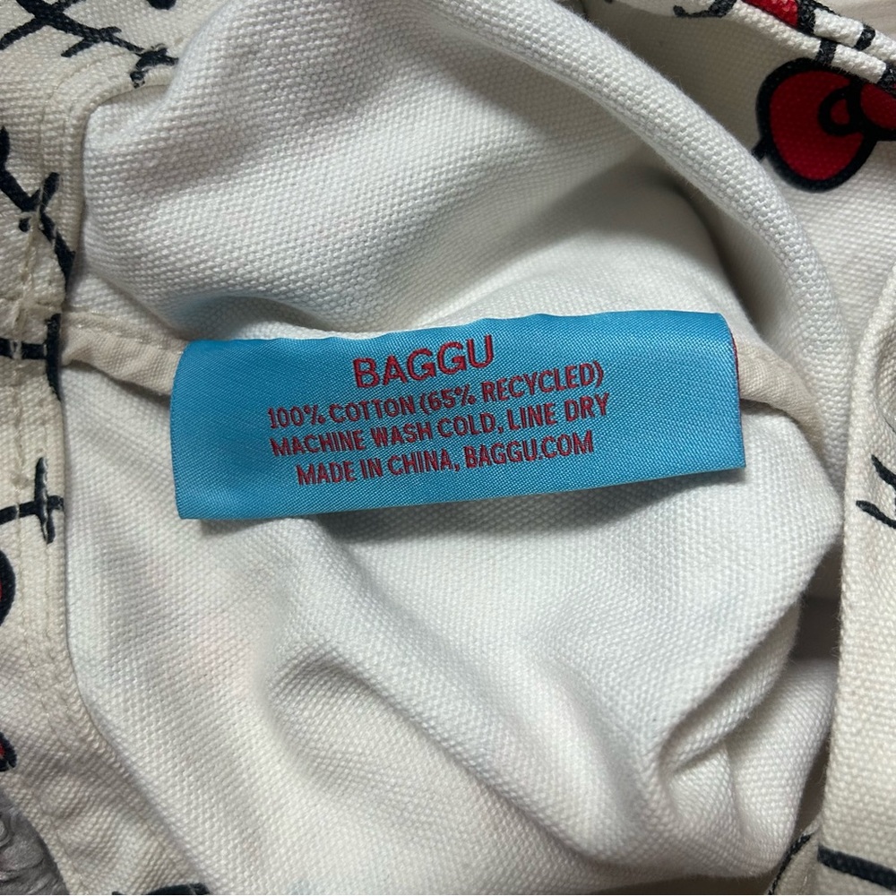 BAGGU x Hello Kitty horizontal duck bag - Picture 5 of 6